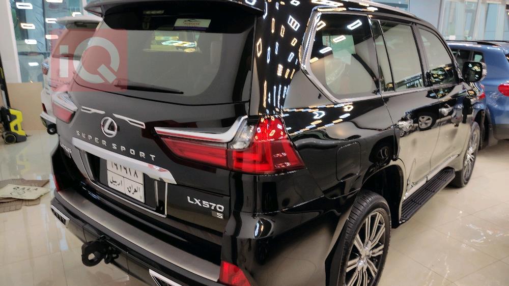 Lexus LX